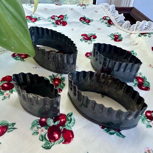 Vintage French 4 Piece Fluted Football Shaped Biscuit Cooke Cutters - Picture 11 of 16